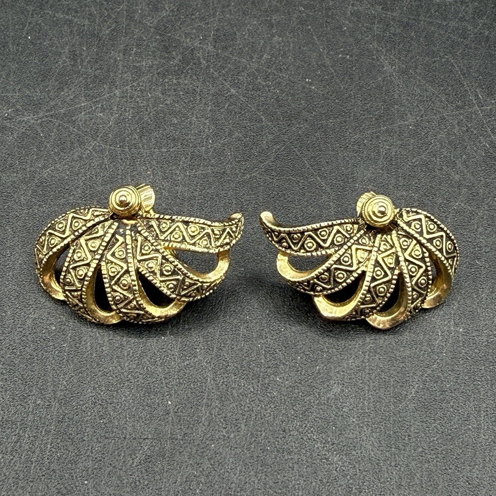 Vintage Emmons Damascene Brooch Clip On Earring‎ Gold Tone Black Fan Statement